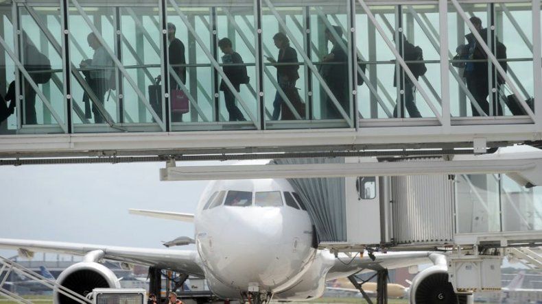 Nace un bebé durante un vuelo nocturno Dakar-París