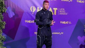 Boza recibe Disco de Oro en Italia por su hit Ella