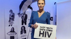 Charlize Theron pide acción contra el sida