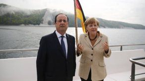 Aplazada la reunión entre Hollande y Merkel prevista para este domingo