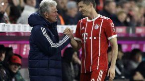 Bayern gana y se apodera de la cima en Alemania