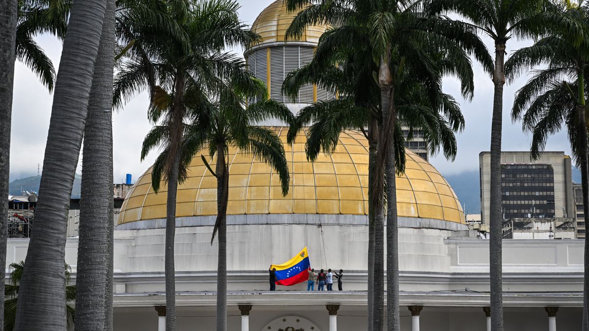 Ordenan arresto de autoridades de Parlamento simbólico en Venezuela