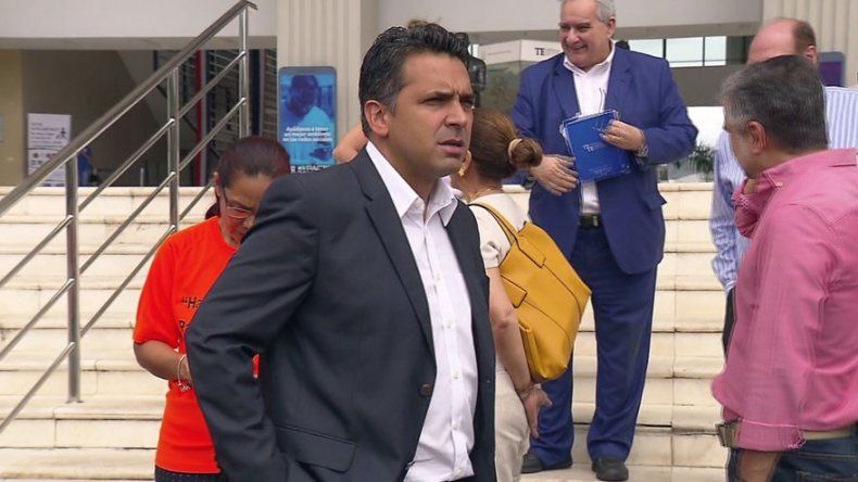Lombana acusa al Tribunal Electoral de manipular conteo de firmas