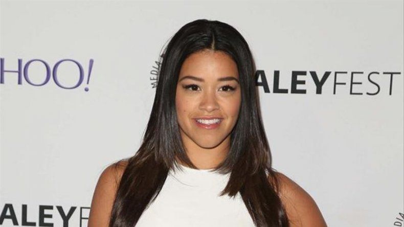 Gina Rodriguez se avergüenza de sus manos poco femeninas
