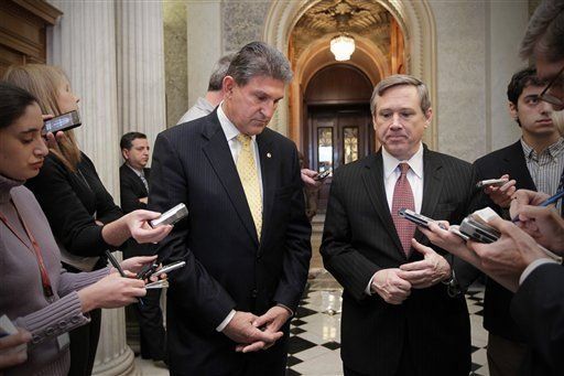 EEUU: Senado aprueba presupuesto de un billón de dólares