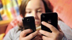 Celulares en aulas de clases podría ser permitido