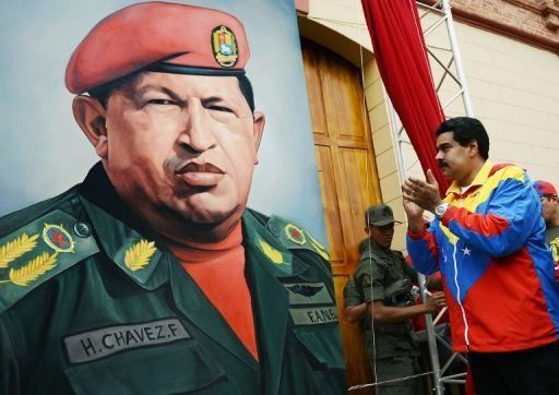 Maduro anuncia en mitin electoral tres alzas salariales este año