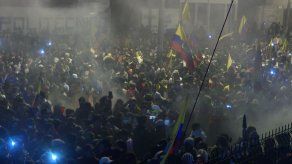 Miles de ecuatorianos salen a las calles y festejan el fin de las protestas