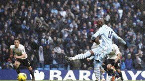 Inglaterra: Penal de Balotelli da victoria al Man City