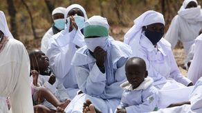 Los fieles de esta congregación en Zimbabue se oponen a las vacunas en general, creen en la protección del espíritu santo.