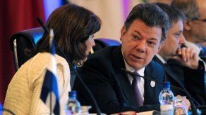 Santos enfrentará a cinco rivales en campaña colombiana centrada en diálogo con FARC