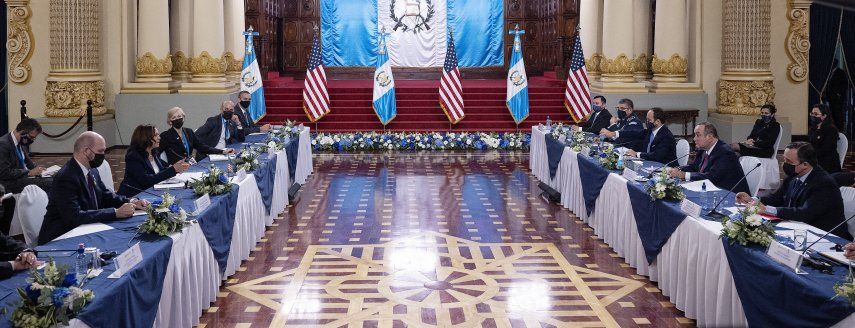 Alejandro Giammattei y Kamala Harris ofrecerán una conferencia de prensa en conjunto en el mismo Palacio Nacional de la Cultura.