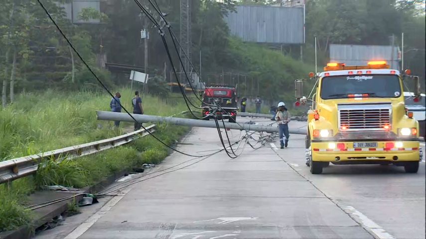 El accidente tuvo lugar a las 3:00 a.m. y se cerró parcialmente la vía Centenario hacia Panamá Oeste.