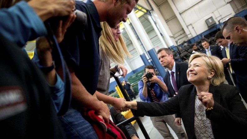 Grandes omisiones en discursos económicos de Trump y Clinton