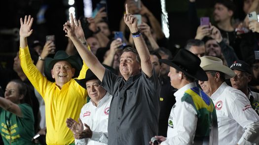 Bolsonaro disfruta respaldo rural durante rodeo brasileño