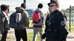 Parlamentarios franceses piden que Londres reciba a los migrantes menores