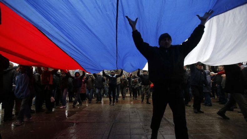 Ucrania: Pistoleros toman aeropuerto en Crimea