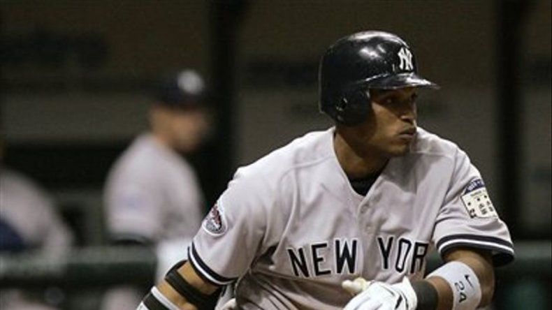 Rangers contiene a Yanquis que pierden 8-6