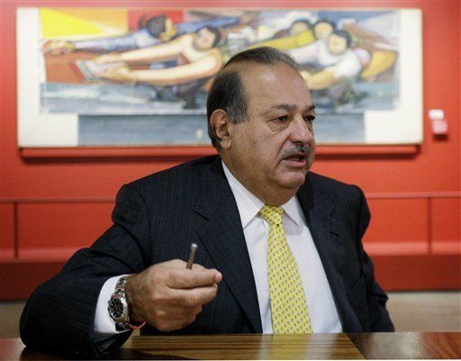 Slim asiste a nombramiento de galería