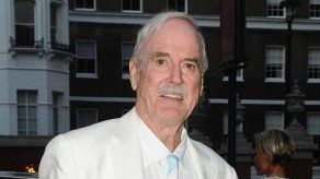 John Cleese cuestiona el estilo del nuevo James Bond