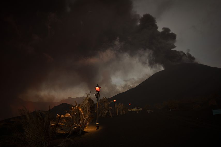 La zona cubierta de lava se extiende unas 1.200 hectáreas (unos 3.000 acres)