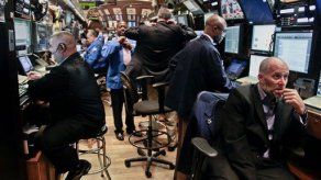 Mercados mundiales bajan por desaceleración económica de China