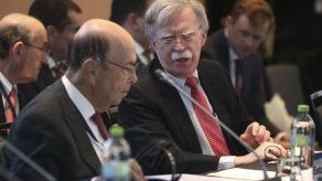 Bolton: se sancionará con castigo financiero apoyo a Maduro