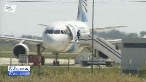 Concluye el secuestro del avión de EgyptAir y el autor se entrega