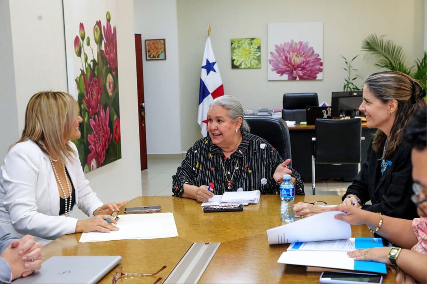 MIDES y SENNIAF coordinan acciones para fortalecer protección de la niñez.