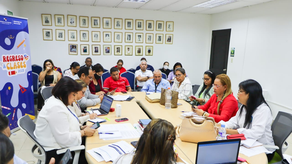 Reunión del MEDUCA con gremios magisteriales