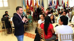 Canciller panameño se reunió con jóvenes emprendedores del Foro Económico