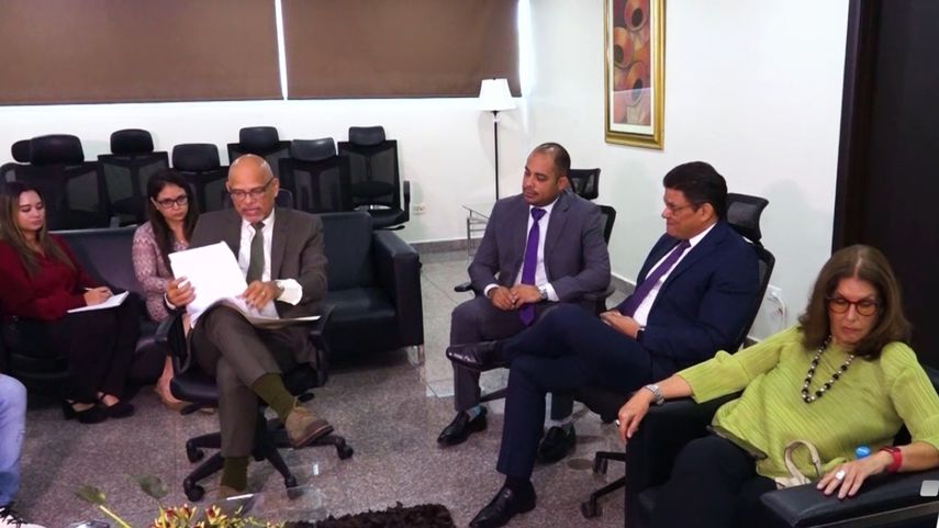 Gremios periodísticos y Asamblea Nacional debaten reforma al derecho a réplica.