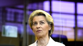 La Comisión Europea también pidió competencias para imponer restricciones obligatorias en todo el bloque en caso de una alerta en toda la UE cuando haya un riesgo considerable de un grave desabastecimiento de gas.