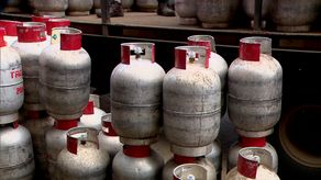 En Panamá, el precio del tanque de gas de 25 libras ronda los B/.5.00 gracias al subsidio, sin el cual costaría más de B/.16.00. En Panamá, el precio del tanque de gas de 25 libras ronda los B/.5.00 gracias al subsidio, sin el cual costaría más de B/.16.00.