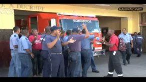 Bomberos de Colón se unen a protestas y exigen ascensos