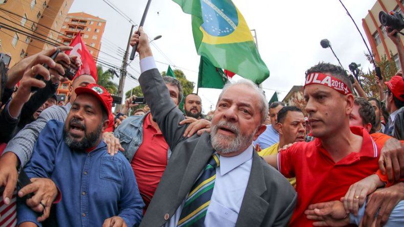 Lula fue interrogado durante unas cinco horas en juicio que conmociona a Brasil