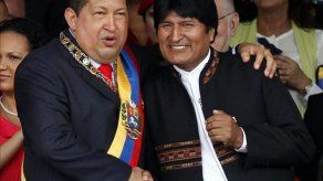 Evo Morales inaugura en Bolivia una estatua de tres metros de Hugo Chávez
