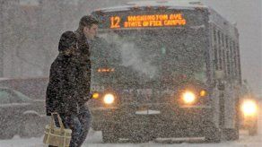 Tormenta invernal congela a buena parte de EU