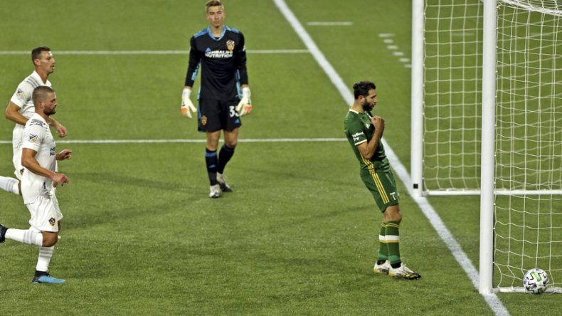 LA Galaxy destituye al técnico Guillermo Barros Schelotto