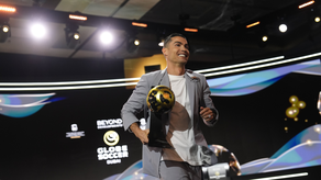 Cristiano Ronaldo es premiado como el máximo goleador de la historia.
