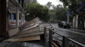 Un potente tifón causa al menos 3 muertos en Macao