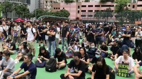 Hong Kong: protesta rebasa zona delimitada por la policía