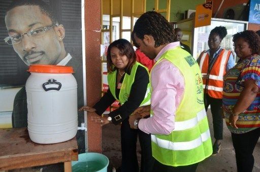 Miedo al ébola aisla a países afectados y dificulta su abastecimiento