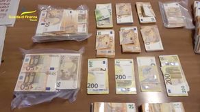 Aparte de las drogas, los agentes confiscaron 1.8 millones de euros en efectivo.