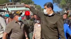 Nicolás Maduro recorre zona azotada por deslave en Venezuela