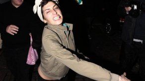 Esposo de Winehouse sale de cárcel hacia rehabilitación