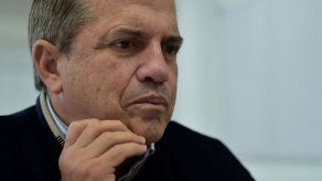La justicia de Ecuador ordena prisión para excanciller luego de que saliera del país