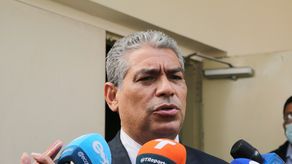 El ministro de Salud, Luis Sucre.