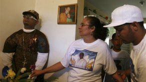 Velan cadáver colocado de pie en Puerto Rico