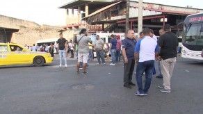 Conductores de buses piratas se oponen a salir del sistema Conductores de buses piratas se oponen a salir del sistema